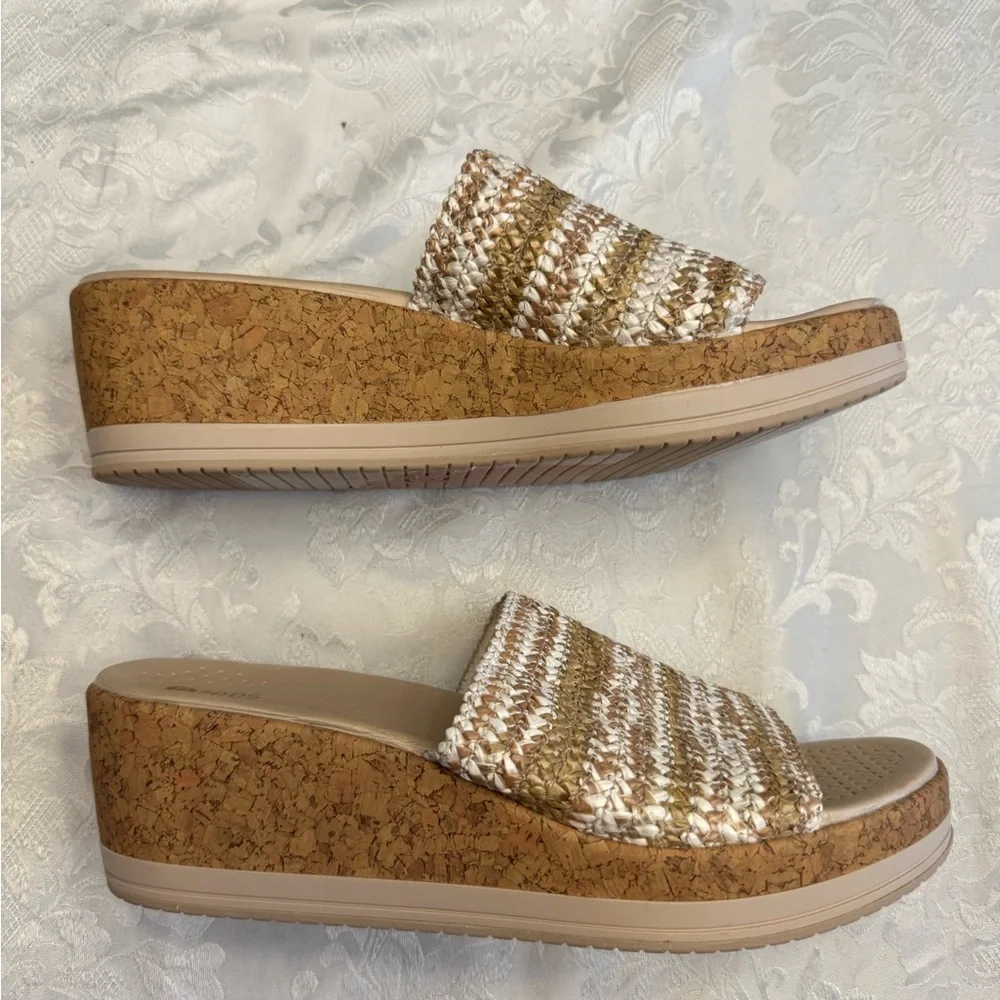 Bzees Runaway Size 9W Washable Slide Wedge‎ Sandal Comfort Shoe Beige